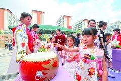 师的率领下安步校园